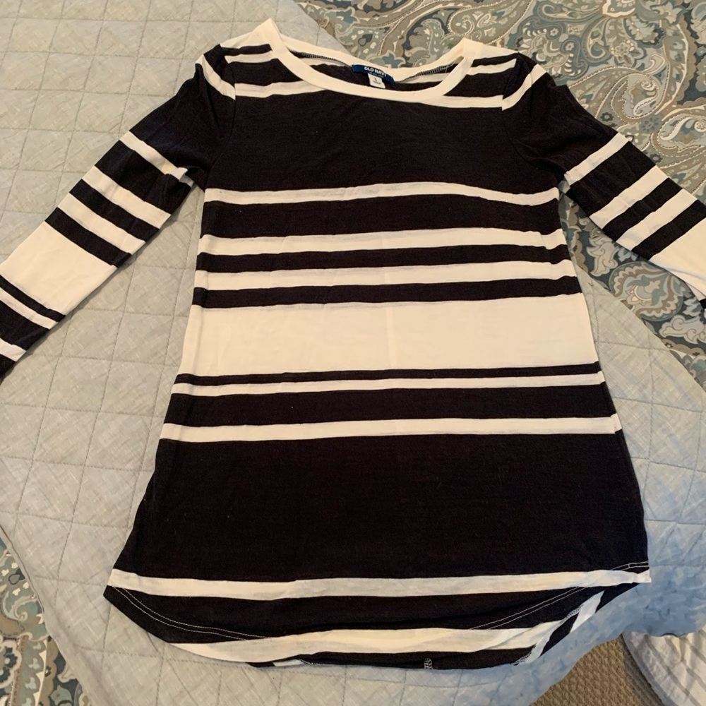 Old Navy black and ivory long sleeved tee